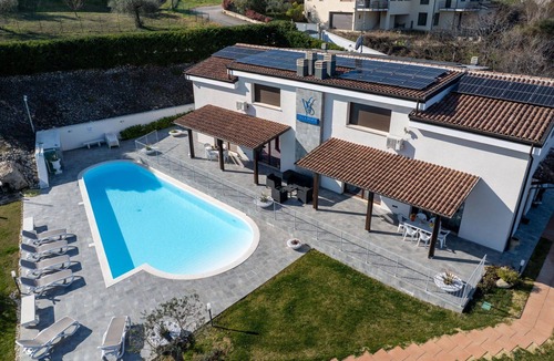 Citta Sant'Angelo Villa | Cosy apartment in villa with pool, A/C, WIFI, TV, patio, pets allowed and panoramic view