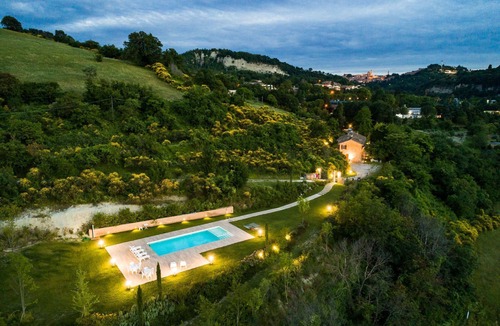Urbino Villa | Cosy apartment in villa for 5 guests with WIFI, pool, TV and panoramic view, close to Urbino