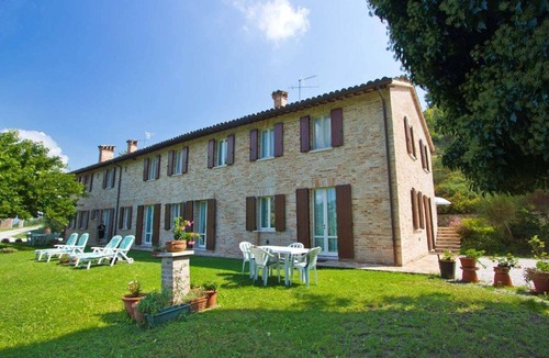 Urbino Villa | Cosy apartment in villa for 3 people with WIFI, pool, TV and panoramic view, close to Urbino