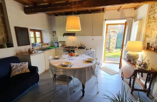 Pescaglia Villa | Cosy apartment in villa for 4 people with WIFI and pets allowed, close to Lucca