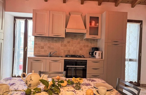 Valloria House | Cosy apartment in villa for 4 guests with WIFI, TV, patio and pets allowed
