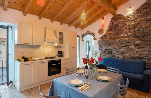 Valloria House | Cosy apartment in villa for 4 guests with WIFI, TV, patio and pets allowed