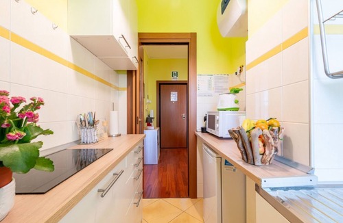 Pablo Apartment | Cosy apartment of 34 sqm, for 2 people, on the fourth floor of a building with lift (with some steps to access it).The property is located in a lively district and well served by public transport; the apartment is 50 m from the Hospital of Parma and a fe