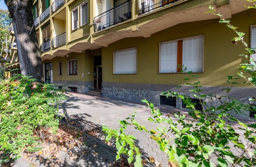 Pablo Apartment | Cosy apartment of 34 sqm, for 2 people, on the fourth floor of a building with lift (with some steps to access it).The property is located in a lively district and well served by public transport; the apartment is 50 m from the Hospital of Parma and a fe