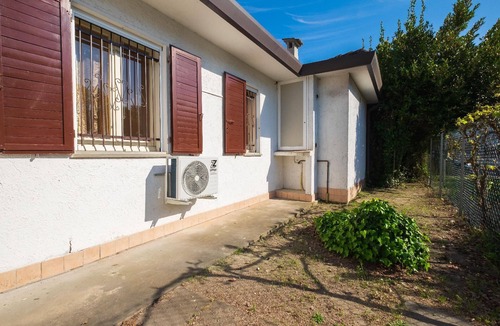 Lido degli Scacchi House | Cosy cottage, ground floor, garden and bbq