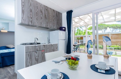 Le Rocchette House | Cosy apartment in villa for 3 guests with WIFI, A/C, pool, TV and patio