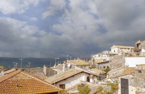 Lake Bracciano House | Cosy Medieval Townhouse, between lake, sea, thermal baths, Rome, Viterbo, Umbria