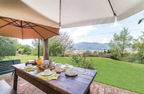 Cetona House | Country House 'La Francesca' with Private Pool, Garden, and Wi-Fi