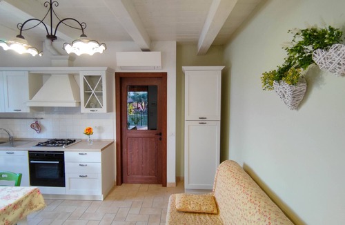 Tolentino House | Country house with pool and superb views over Lake