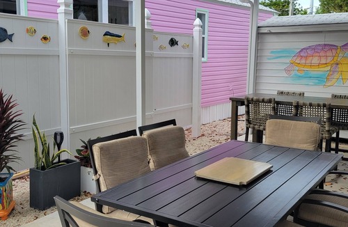 Largo Gardens House | Couples paradise-king bed/AC/fishing/snorkeling/diving
