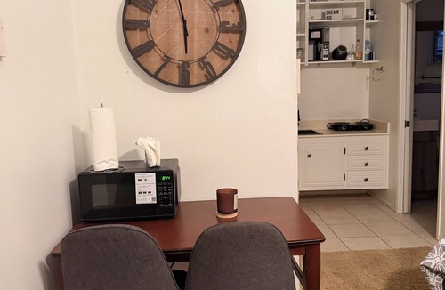 Lancaster Apartment | Cozy 1-bedroom 2 bed studio Lancaster