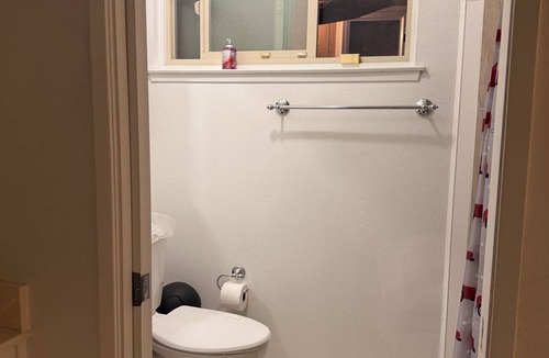 Lancaster Apartment | Cozy 1-bedroom 2 bed studio Lancaster