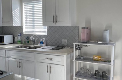 Los Angeles Apartment | Cozy 1-bedroom apartment in marvelous Hawthorne near the SPACEX, LAX.
