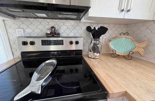 Rock Harbor House | Cozy 2-bedroom house in Key Largo- Steps from the Boat Ramp!