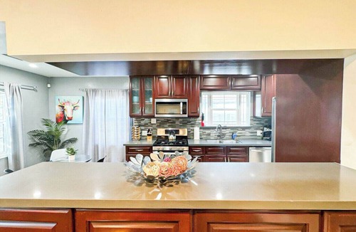 View Park-Windsor Hills House | Cozy 2BR Gem Near LAX, SoFi Stadium & The Forum - MK1
