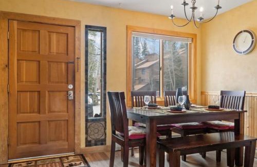 Wildernest House | Cozy 2BR with Great Views Near Trails