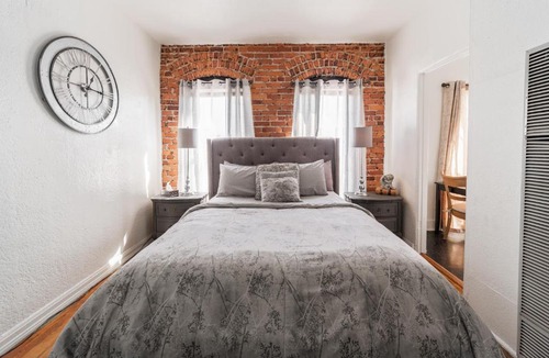 Larchmont Apartment | COZY AND CUTE STUDIO (206)