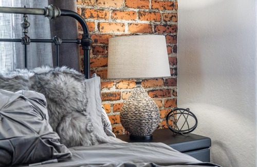 Larchmont Apartment | COZY AND STYLISH STUDIO (210)