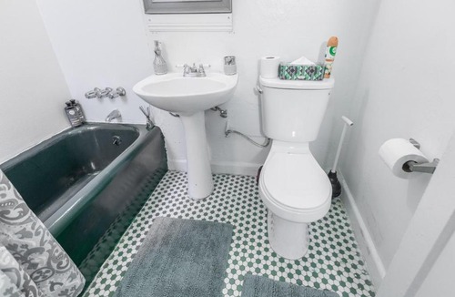 Larchmont Apartment | COZY AND STYLISH STUDIO (210)