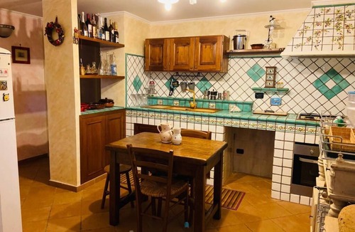 Lake Bracciano Apartment | Cozy apartment surrounded by greenery a short distance from Lake Bracciano