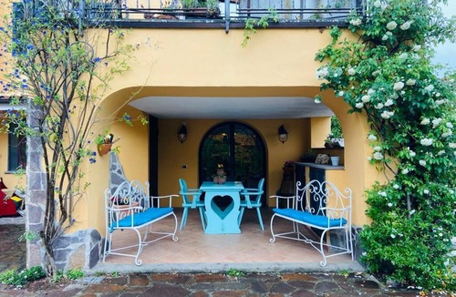 Lake Bracciano Apartment | Cozy apartment surrounded by greenery a short distance from Lake Bracciano