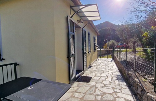 Leivi Apartment | Cozy apartment 1st floor small garden with private parking space