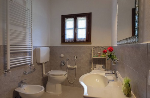 Montescudaio House | Cozy apartment in Tuscan farmhouse