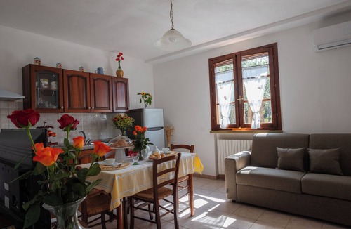 Montescudaio House | Cozy apartment in Tuscan farmhouse