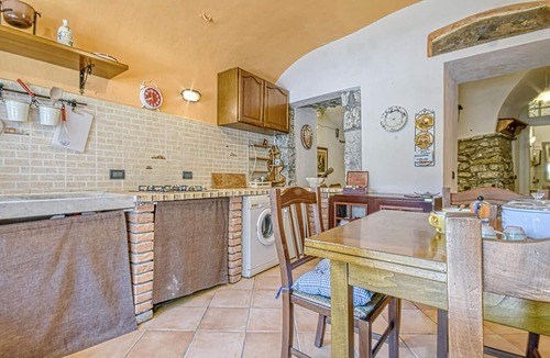 Varese Ligure Apartment | Cozy apartment in Varese Ligure