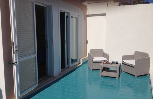 Le Forna Apartment | Cozy Apartment with a Large Terrace Overlooking the Sea