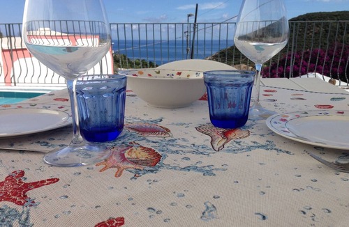 Le Forna Apartment | Cozy Apartment with a Large Terrace Overlooking the Sea