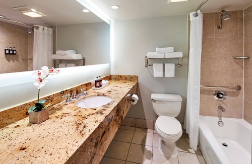 Pico - Robertson Hotel | Cozy Boutique Room Ideal for Couple Stay: Open-Air Courtyard for Peaceful Stay