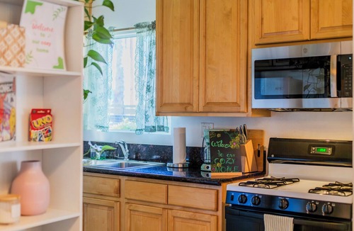 Carlson Park House | Cozy, charming home at Culver City downtown