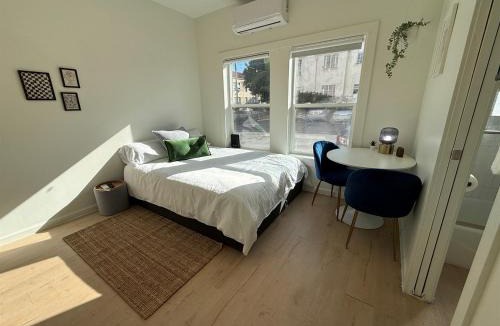 Westlake South Apartment | Cozy Downtown LA Studio #115 Kitchenette Wi-Fi