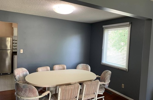 Southeast Edmonton House | Cozy Entire Main Level home w/3 Bedrooms, 2 Washrooms near Costco & South common