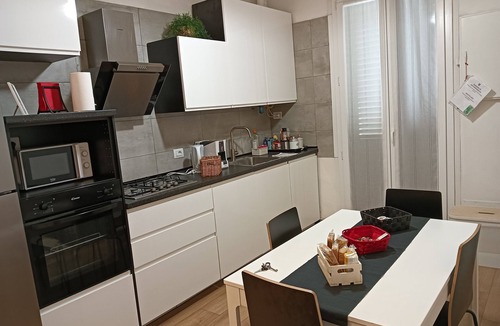Bolognina Apartment | COZY EQUIPPED AND COMFORTABLE APARTMENT NEAR FAIR AND STATION