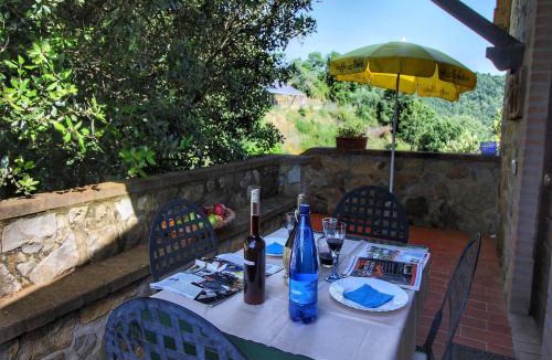 Paciano House | Cozy Farmhouse in Paciano with Private Pool