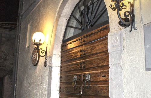 Poggio San Giovanni Apartment | Cozy furnished mountain and lake apartment in a medieval village