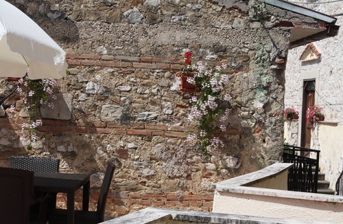 Poggio San Giovanni Apartment | Cozy furnished mountain and lake apartment in a medieval village