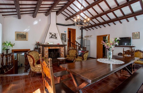 Catignano House | Cozy home in Catignano with house a mountain view