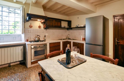 Cortona House | Cozy home in Cortona AR with private swimming pool, can be inside or outside