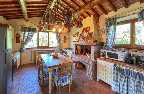 Melezzole House | Cozy home in Melezzole with WiFi