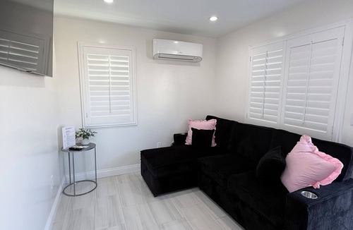 Norwalk House | Cozy home near attractions, beaches, malls & major freeways 605, 91 and 105.