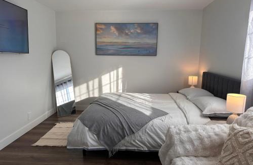 Del Aire House | Cozy Home near Beaches, LAX, SoFi, Intuit Dome,405