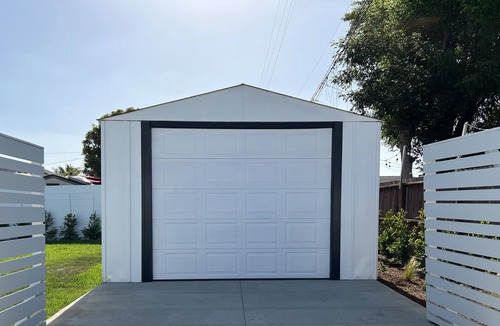 Del Aire House | Cozy home that is super close to beaches, restaurants, companies, LAX, FUN!