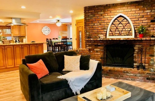 Eastside House | Cozy home with fireplace, walk to the beach, perfect location + free parking