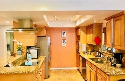 Eastside House | Cozy home with fireplace, walk to the beach, perfect location + free parking