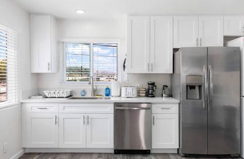 Los Angeles House | Cozy House Minutes from Downtown