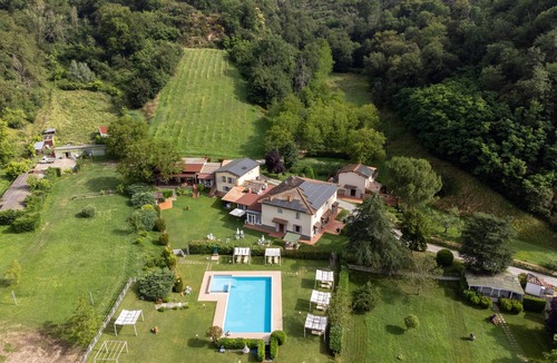 San Giovanni Valdarno Apartment | Cozy, Ideal for a Couple in Tuscan country with wifi and pool