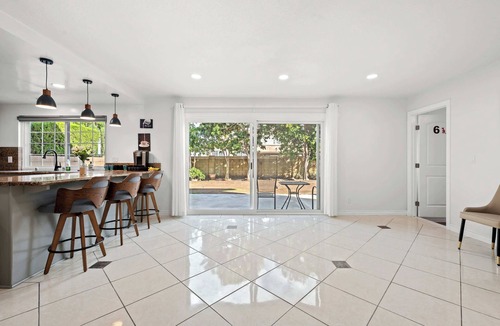 Norwalk House | Cozy Queen Suite Private Bright Stay Great Value